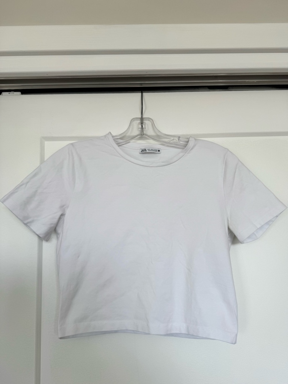 Zara White Crewneck Cropped Tee